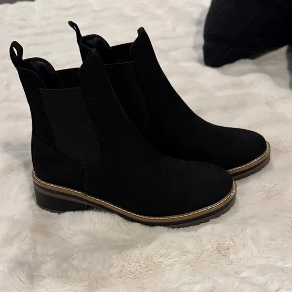 Kensie Black Ankle Booties - Picture 1 of 4